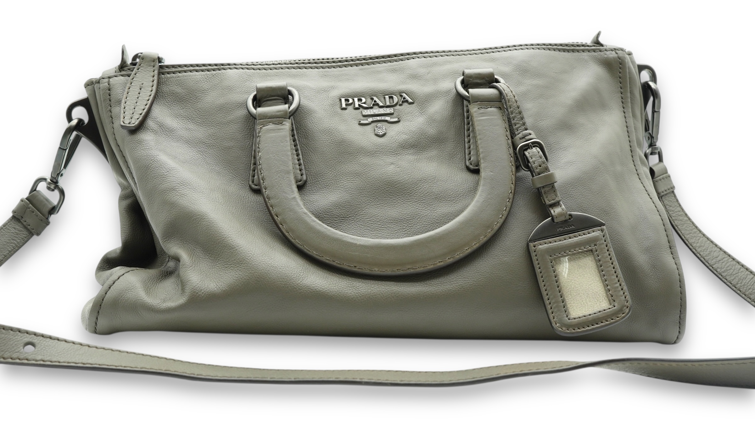 プラダ　ハンドバッグの革修理（色変え補修）